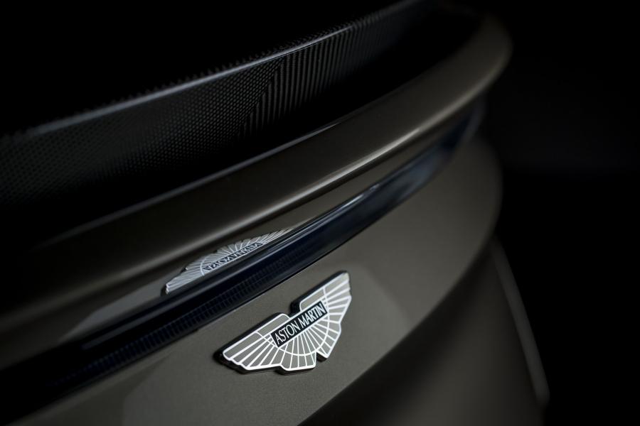 Логотип Aston Martin OHMSS DBS Superleggera 2019 года  (UK) (фото 9 из 18)